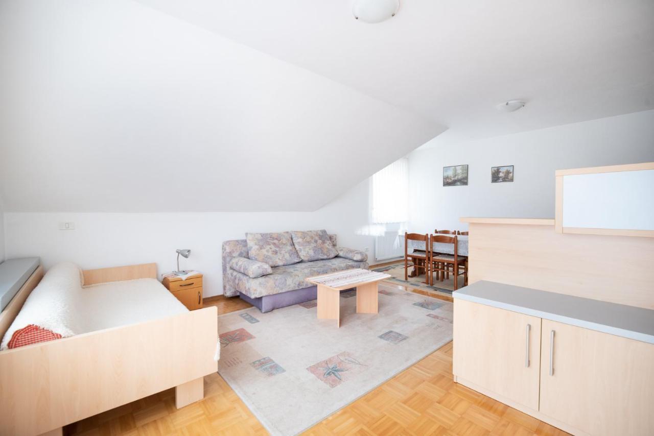 Apartmaji Trentelj เบลด ภายนอก รูปภาพ